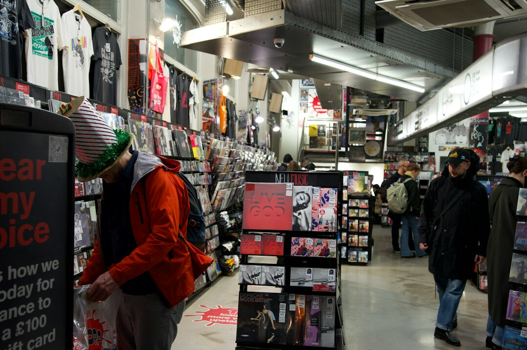 store detective observing shopper